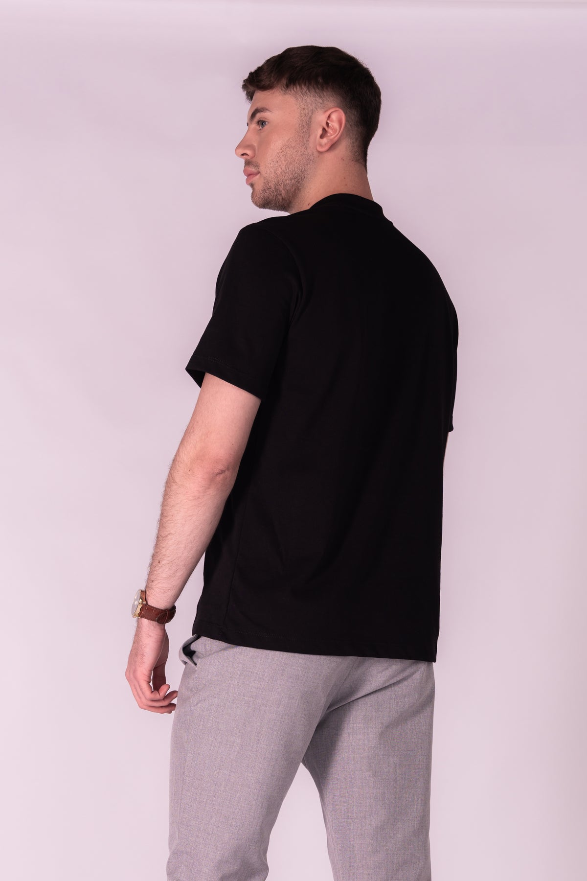 CAMISETA NEGRA