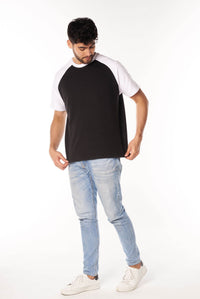 Camiseta Oversize Negra Blanca Moderna